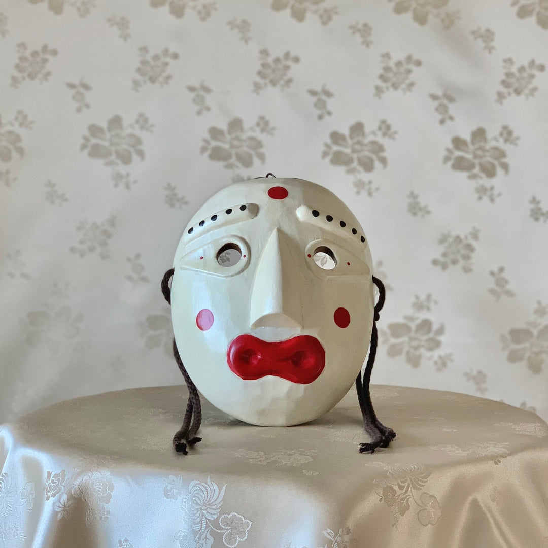 Wooden Colored Mask Used in Religious Ceremonies or Dance (전통 탈춤 목재 각시탈)
