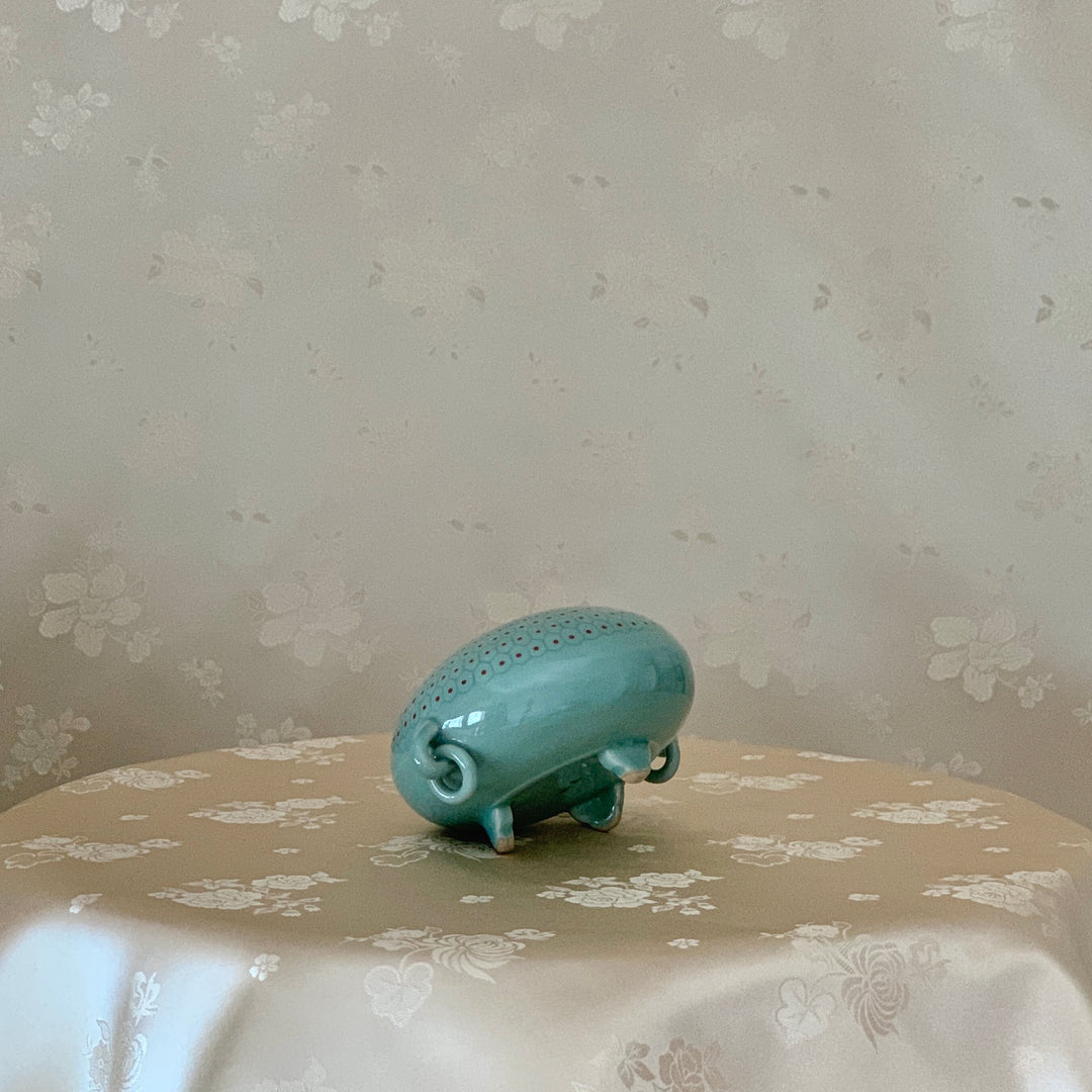 Celadon Incense Burner with Inlaid Turtle Shell Pattern and Holder (청자 상감 동화 대모문 향로)
