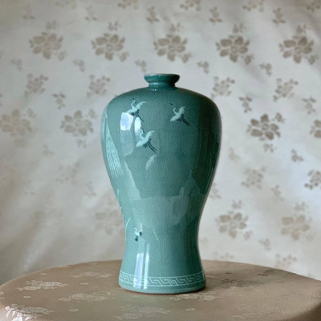 Celadon Vase with lnlaid Crane and Willow Pattern (청자 상감 양류 학문 매병)
