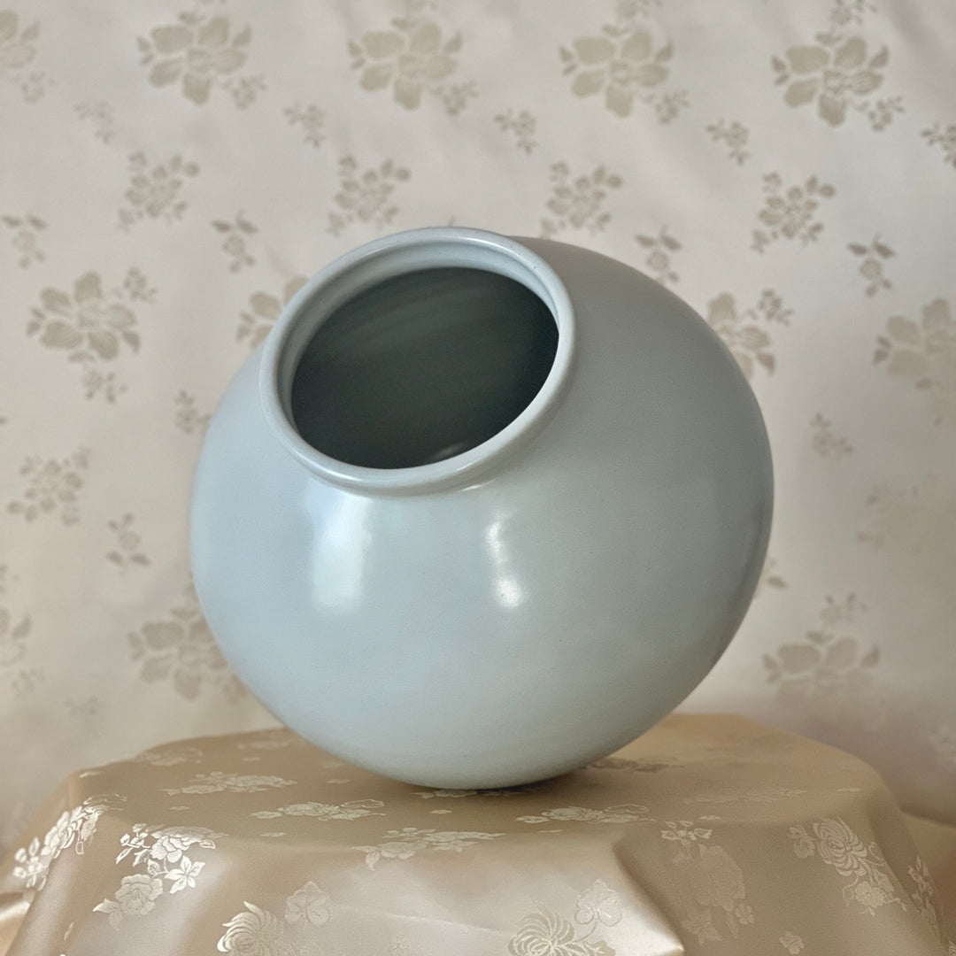 White Porcelain Vase without Pattern (백자 무지 원호)