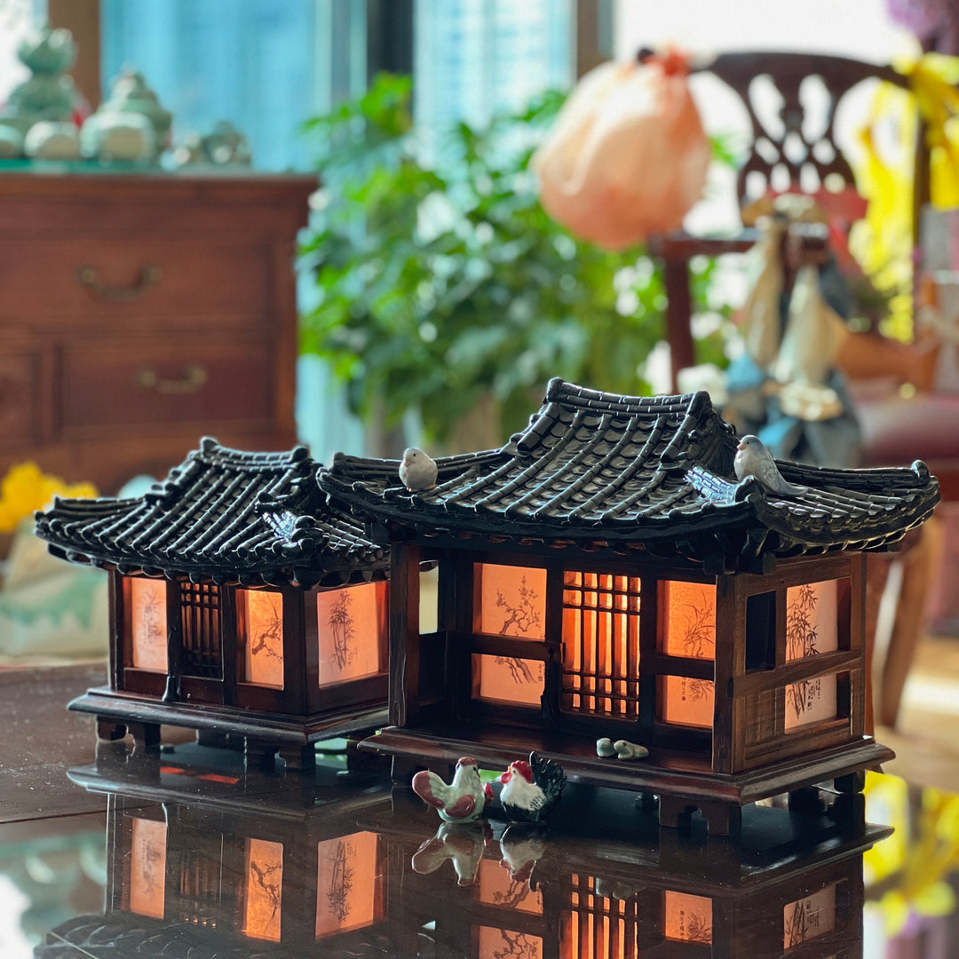 Tiled Roof House Shaped Wooden Table Lamp in Big Size (한옥기와 램프)
