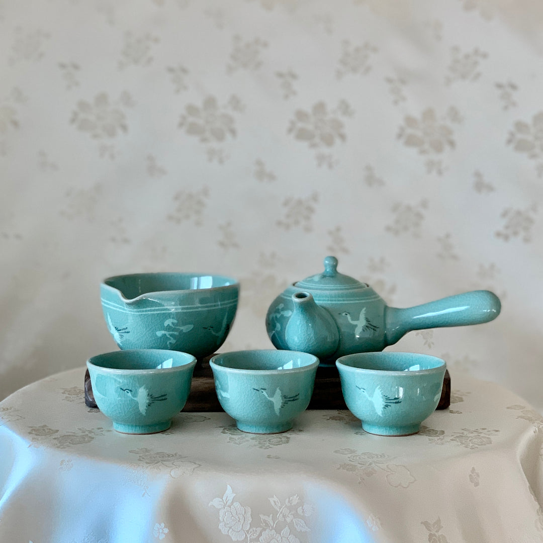 Celadon Tea Set for 3 People with Inlaid Crane and Cloud Pattern (청자 상감 운학문 3인 다기 세트)