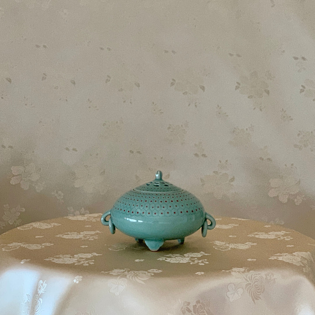 Celadon Incense Burner with Inlaid Turtle Shell Pattern and Holder (청자 상감 동화 대모문 향로)