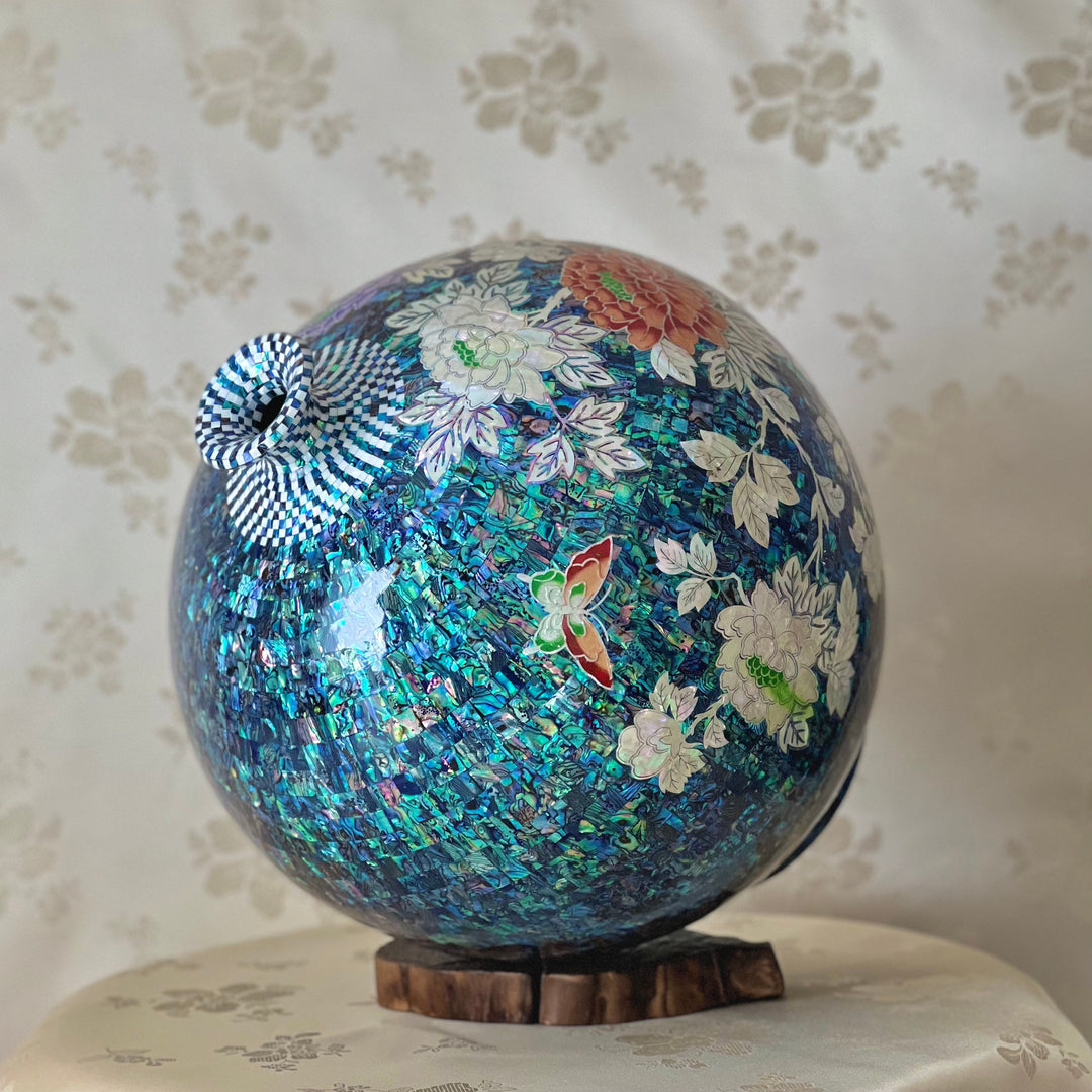 Mother of Pearl Vase with Pattern of Peonies (자개 목단문 호)