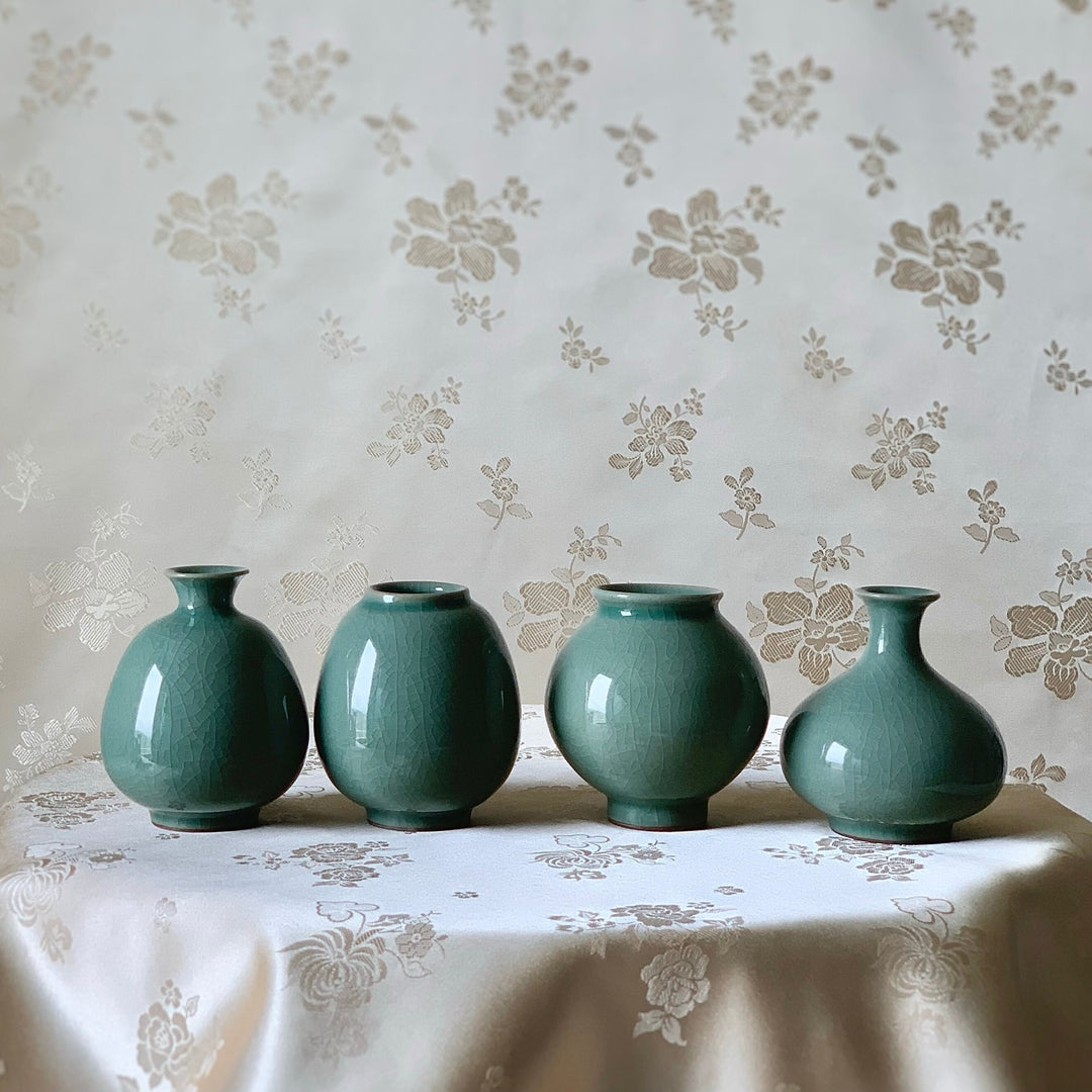 Celadon Set of Miniature Vases without Pattern (청자 무지 호 미니어처 세트)