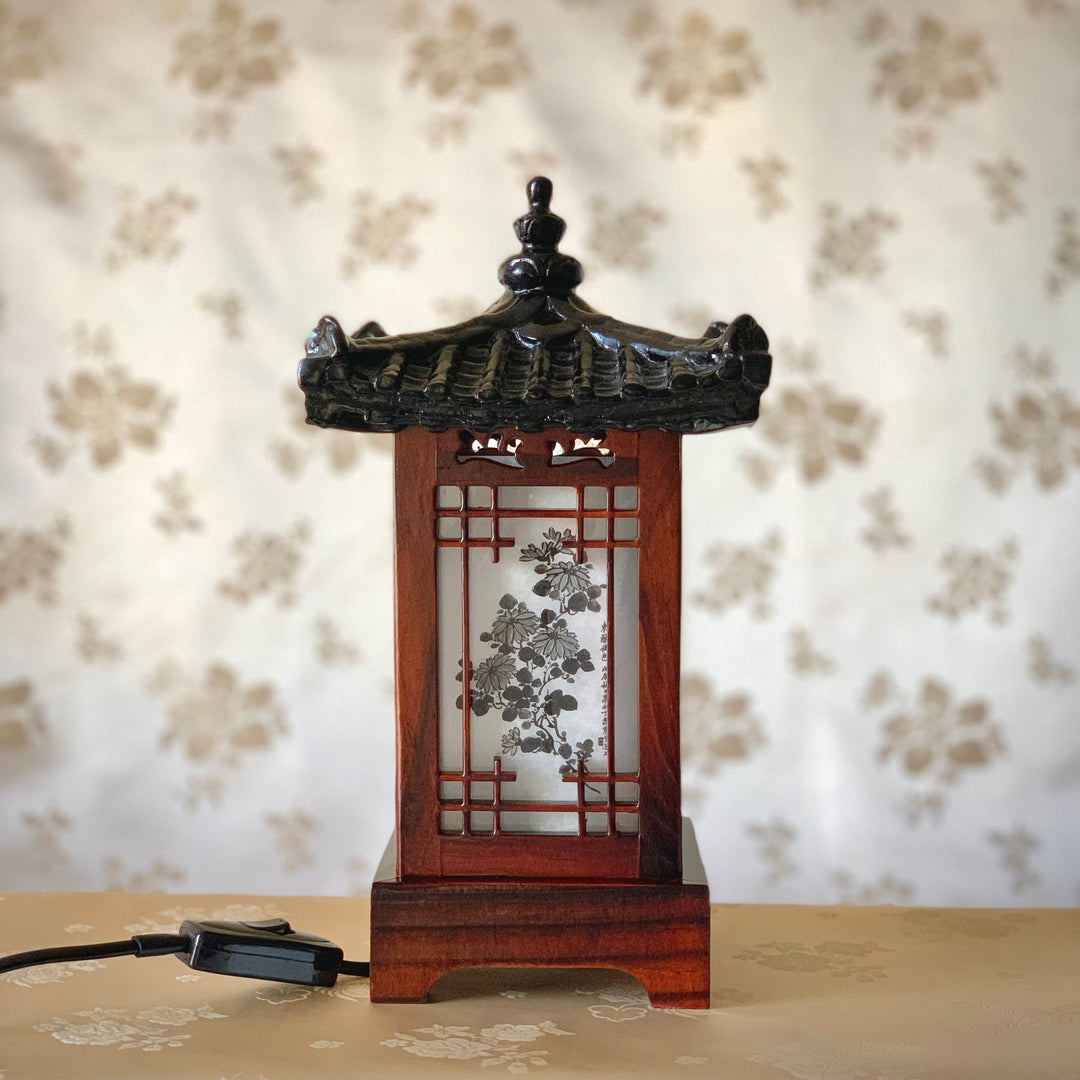 Wooden Accent Table Lamp with Square Giwa  Roof (목재 사각기와 등)