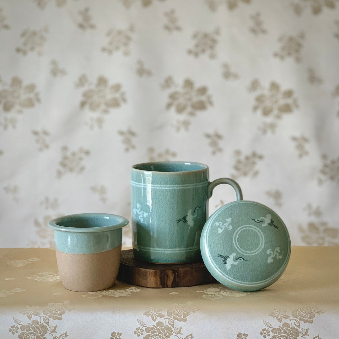 Celadon Tea Mug Cup with Inlaid Cloud and Crane Pattern (청자 상감 운학문 머그잔)