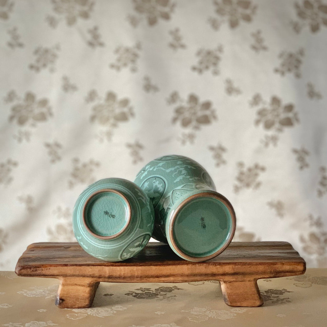 Celadon Set of Two Vases with Inlaid Crane and Cloud Pattern (청자 상간 운학문 매병 주병 세트)