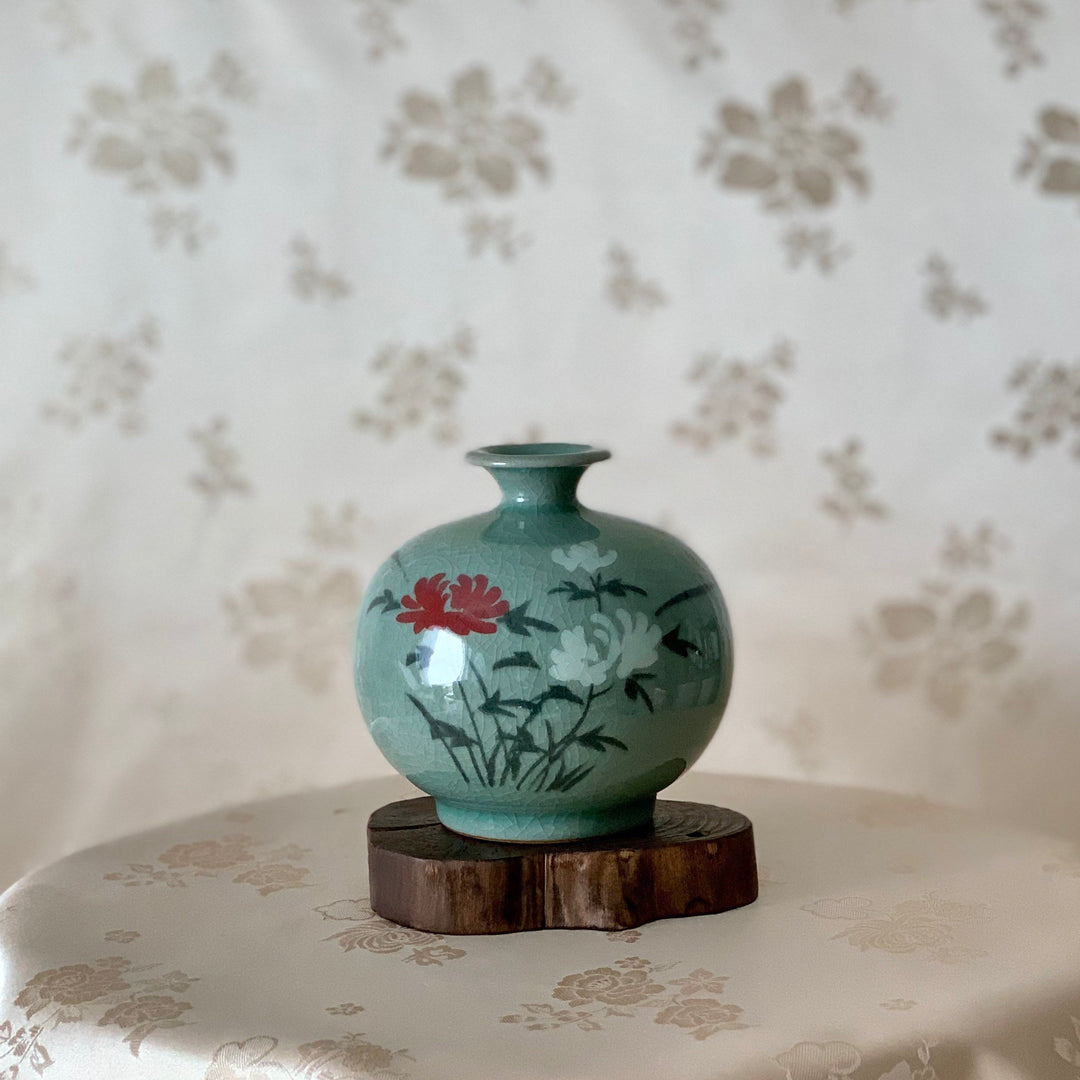 Celadon Vase with Red and White Chrysanthemum Pattern (청자 국화문 호)