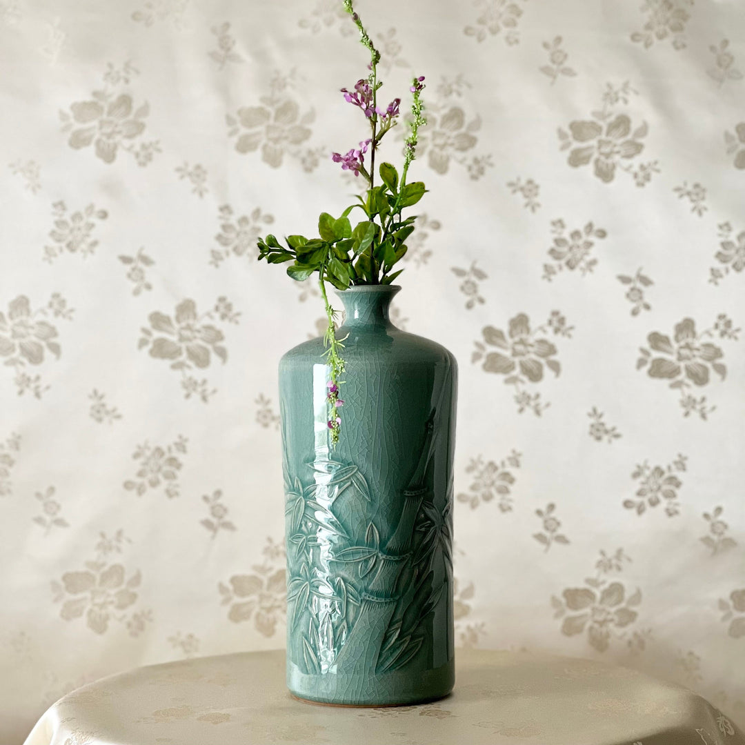 Celadon Vase with Embossed Bamboo Pattern (순청자 양각 죽문 통형 병)