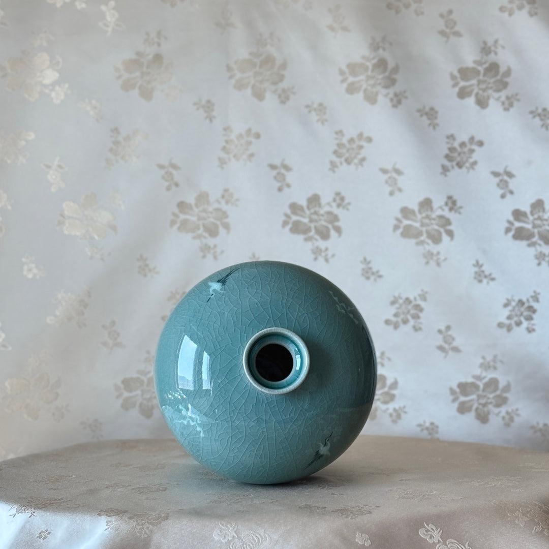 Celadon Maebyeong Vase with Lid: Inlaid Crane and Cloud Motif by Master Artisan