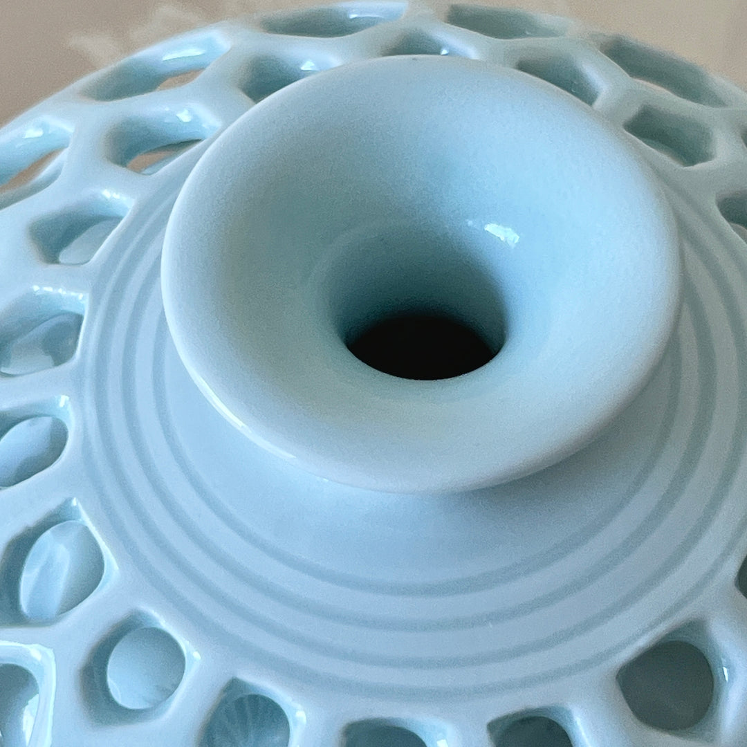 White Porcelain Double-Walled Openwork Vase: Tortoise-Shell Lattice with Incised Cloud and Crane Motif