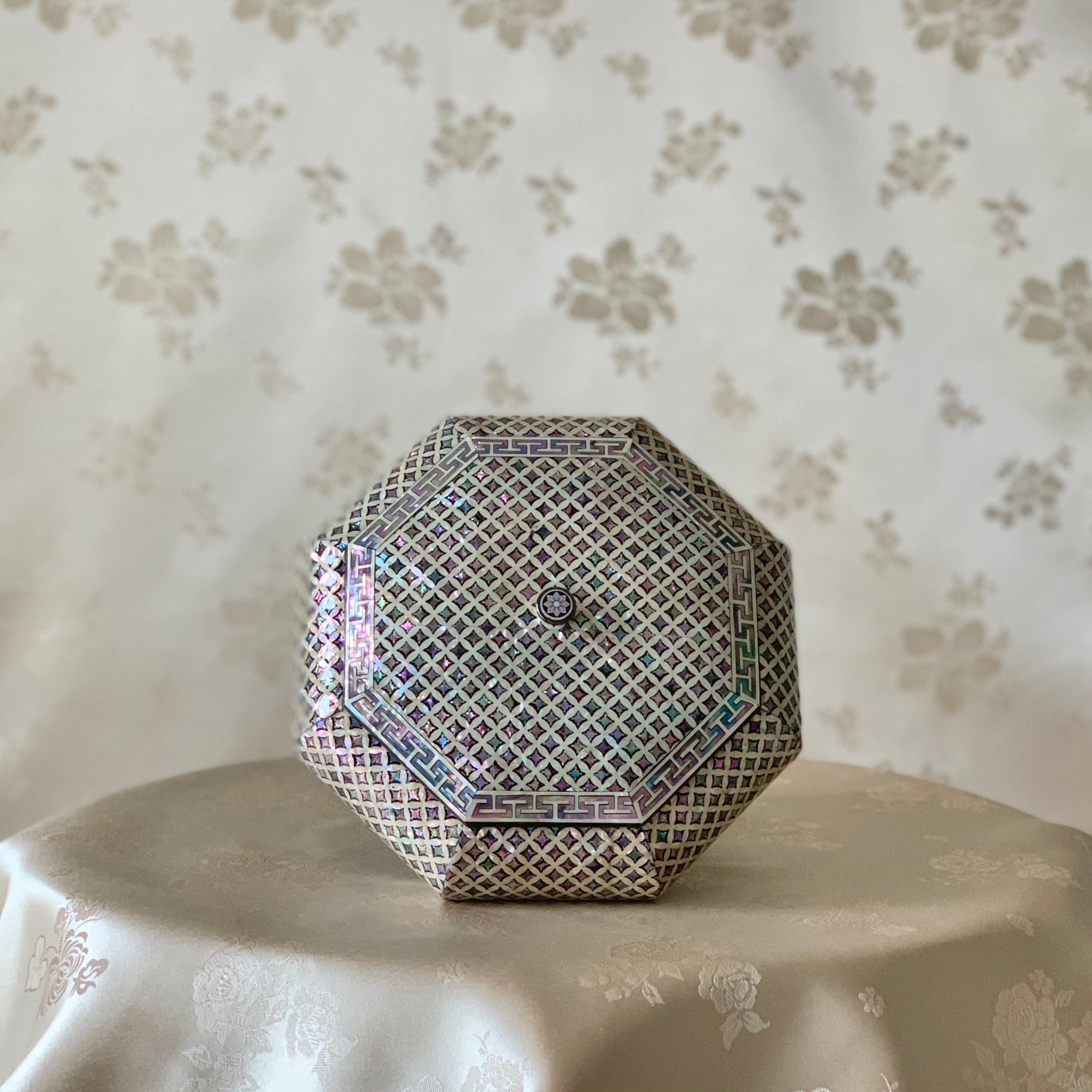 A traditional Korean jewelry box adorned with intricate mother of pearl and chilbo pattern.