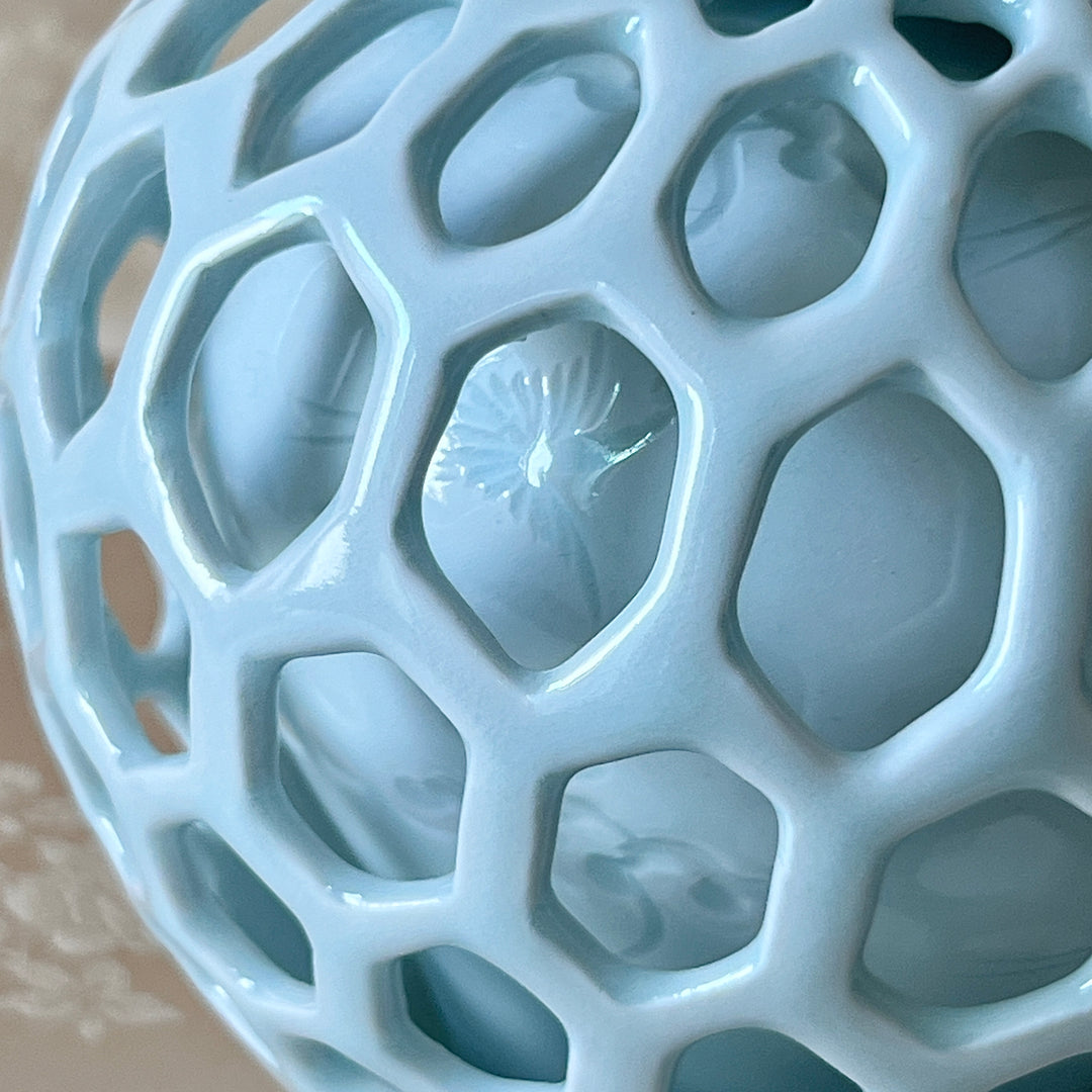 White Porcelain Double-Walled Openwork Vase: Tortoise-Shell Lattice with Incised Cloud and Crane Motif