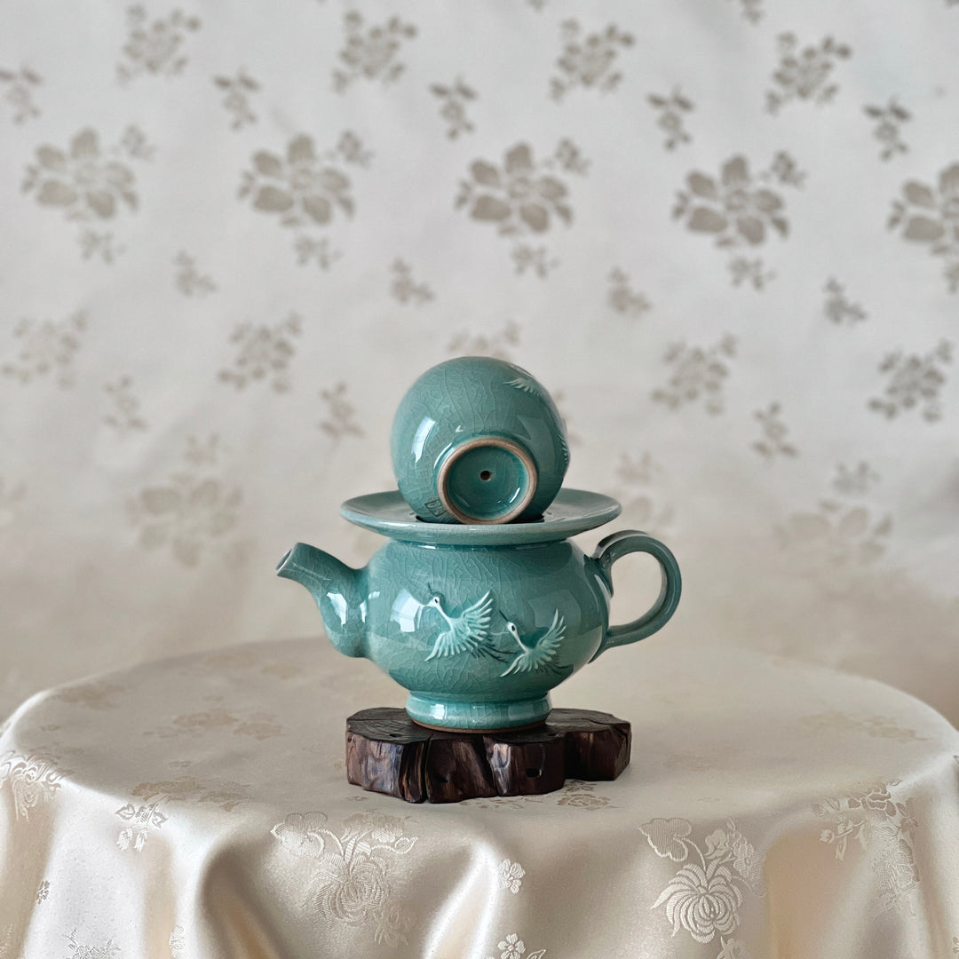 Celadon Gye-yeong Bae (Sobriety Cup): Embossed Crane Motif by Master Artisan