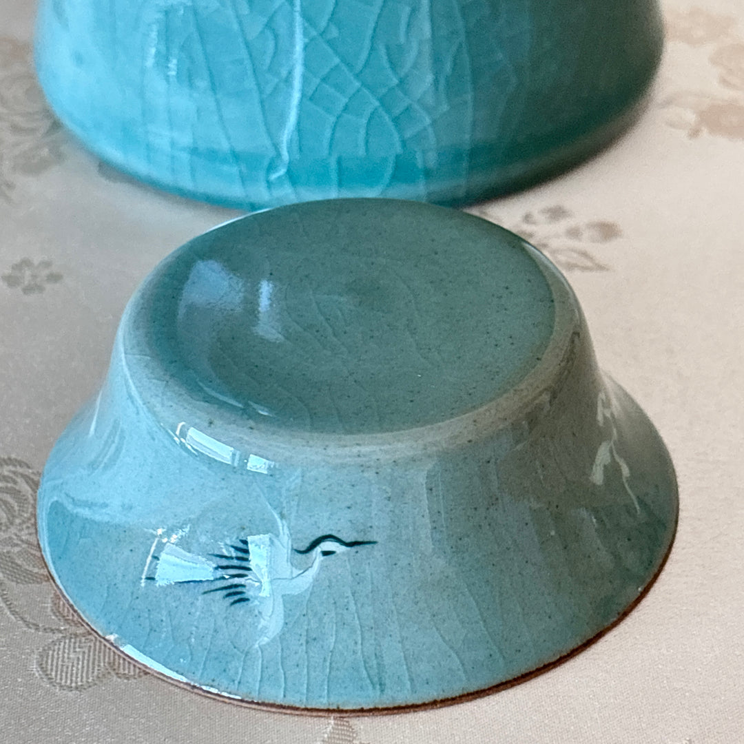 Celadon Maebyeong Vase with Lid: Inlaid Crane and Cloud Motif by Master Artisan