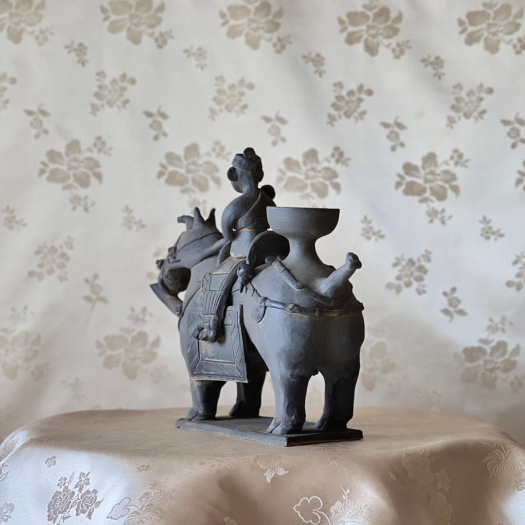 Silla Earthenware: Paired Horse-and-Rider Vessels with Master and Attendant Figures
