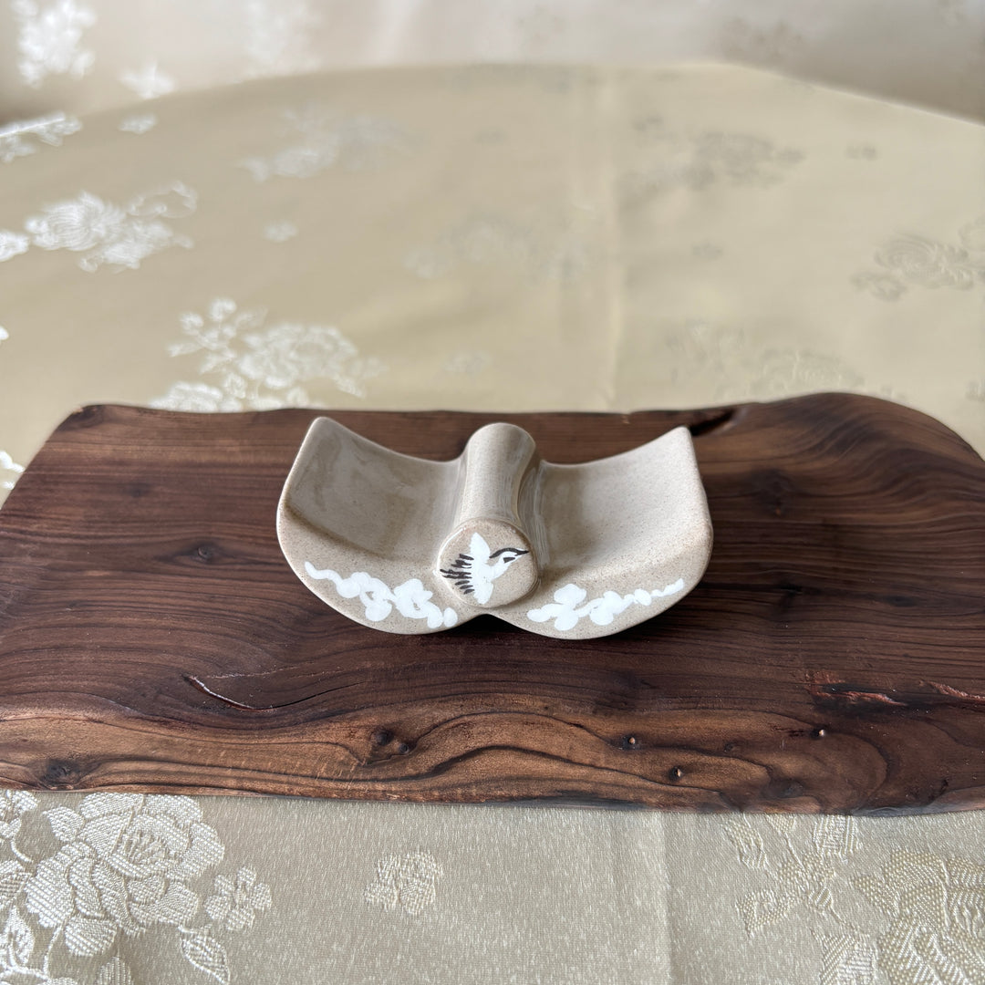 Buncheong Roof-Tile Utensil Rest Set with Inlaid Crane and Cloud Motif by Master Arisan