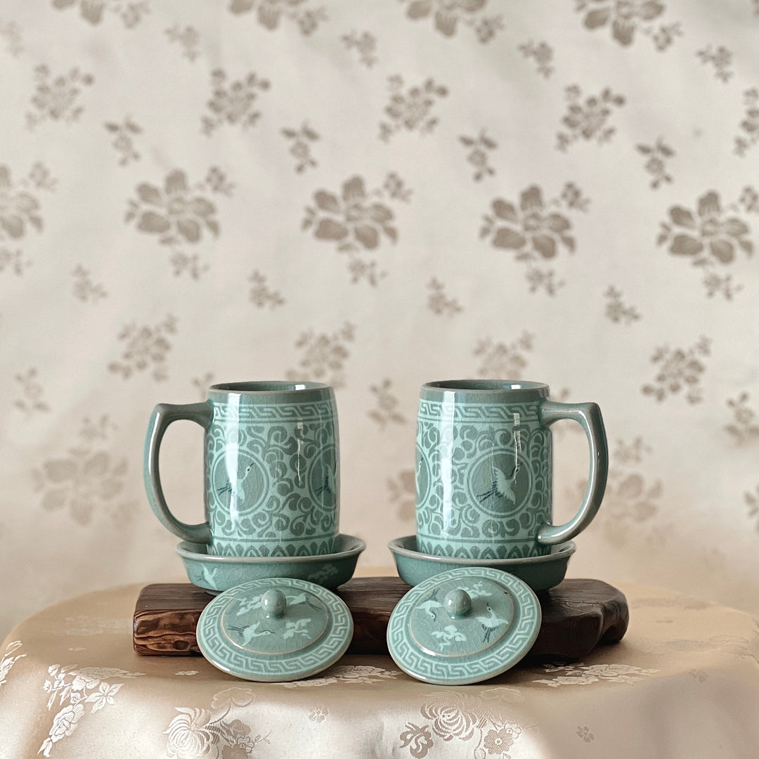 Celadon Set of 2 Mugs Including Lid and Plate with Inlaid Crane and Cloud Pattern (청자 상감 운학문 머그잔 2인 세트)