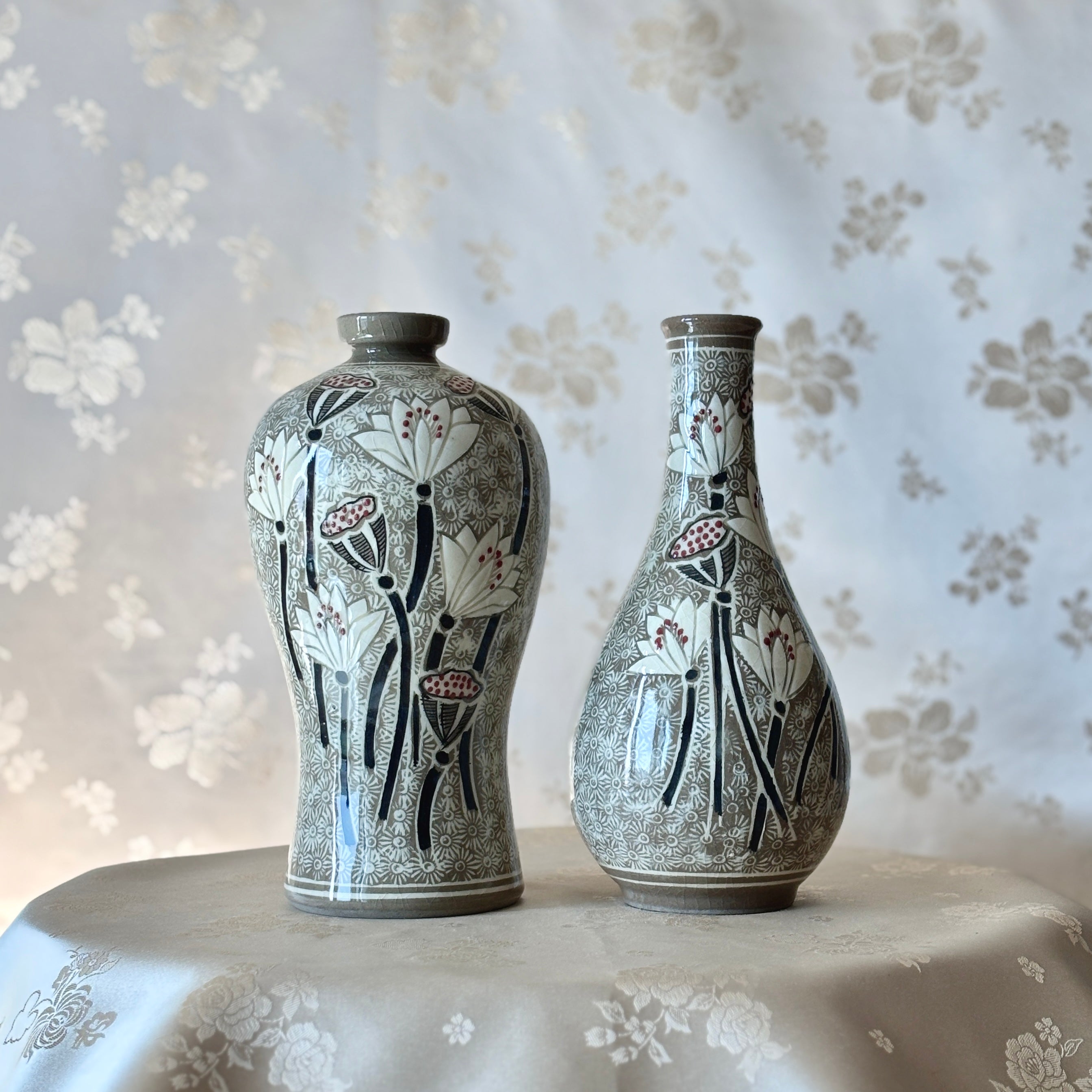 韓国青磁透かし彫り鶴雲文様花瓶 – ArtinKo