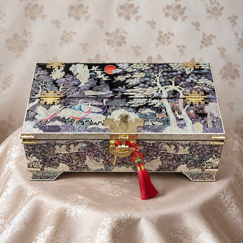 Chest lid with mother-of-pearl crane, pine and red sun inlay
