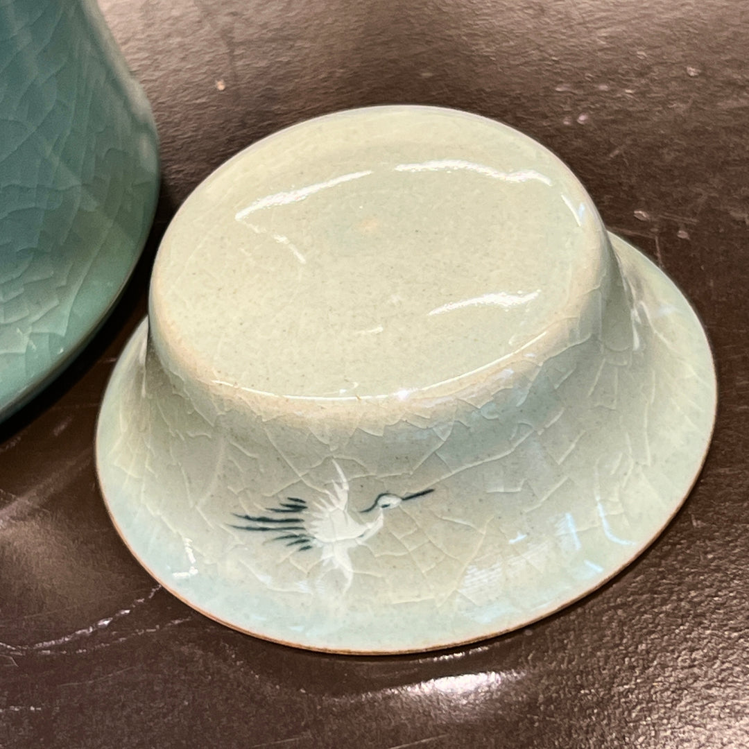 Celadon Maebyeong Vase with Lid: Inlaid Crane and Cloud Motif by Master Artisan