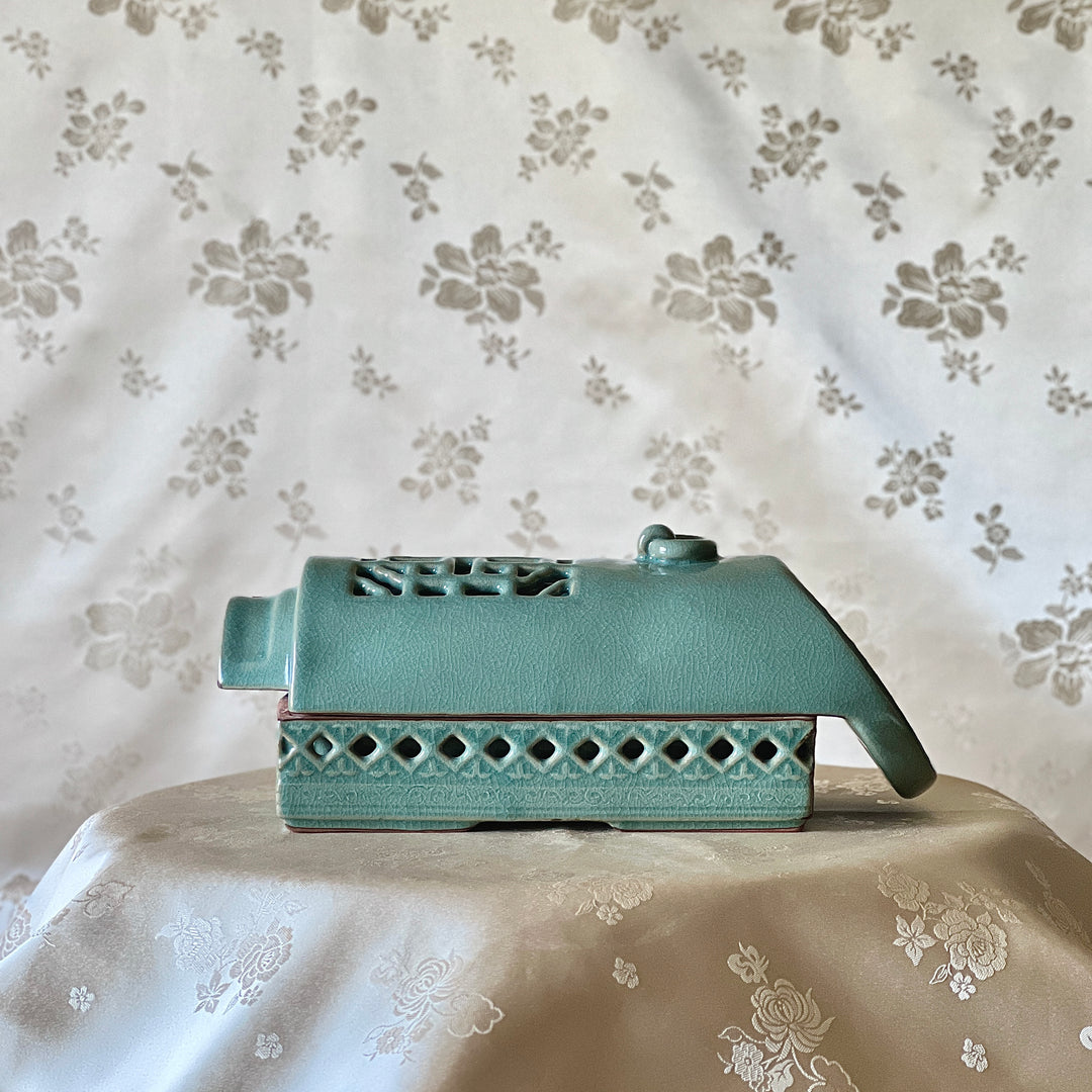 Celadon Lidded Box (Hap): Lotus Sumaksae Roof-Tile Motif