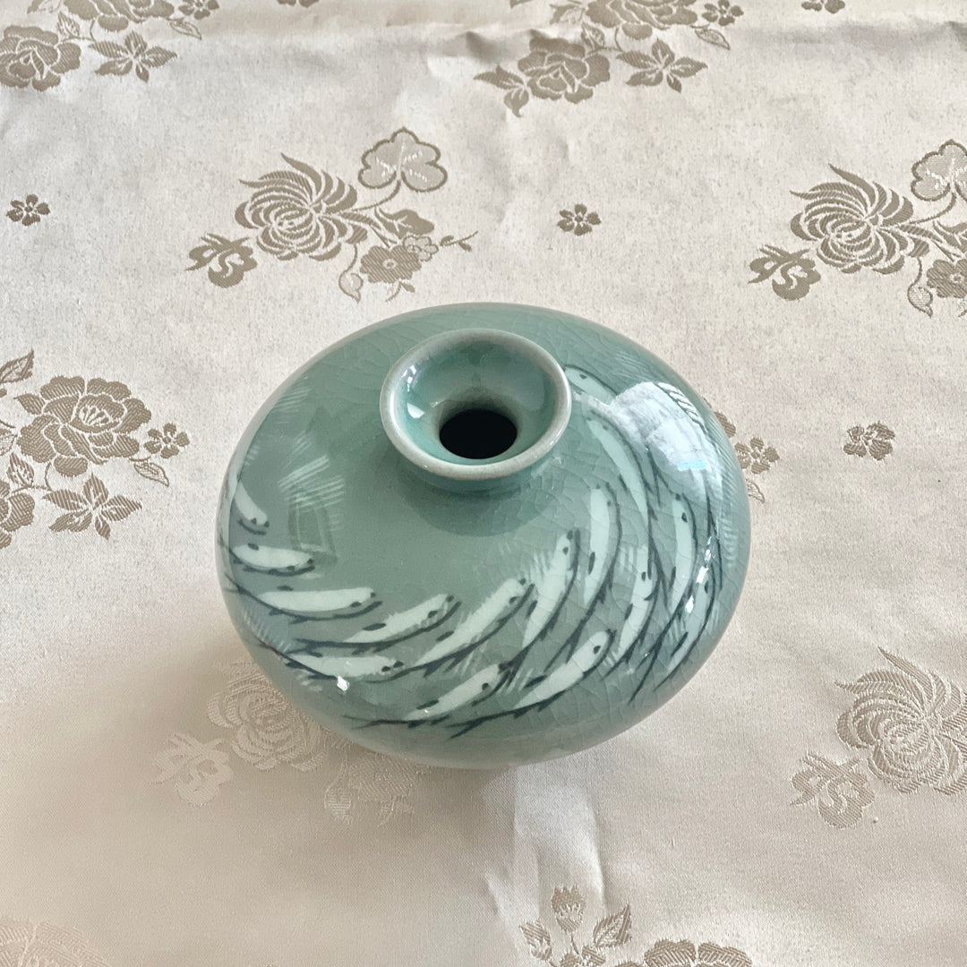 Celadon Oil or Incense Vase with Inlaid Fish Pattern (청자 상감 송사리문 유병)
