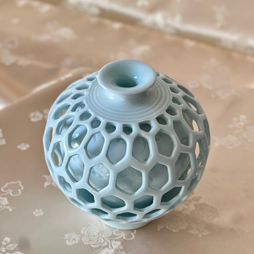White Porcelain Double-Walled Openwork Vase: Tortoise-Shell Lattice with Incised Cloud and Crane Motif