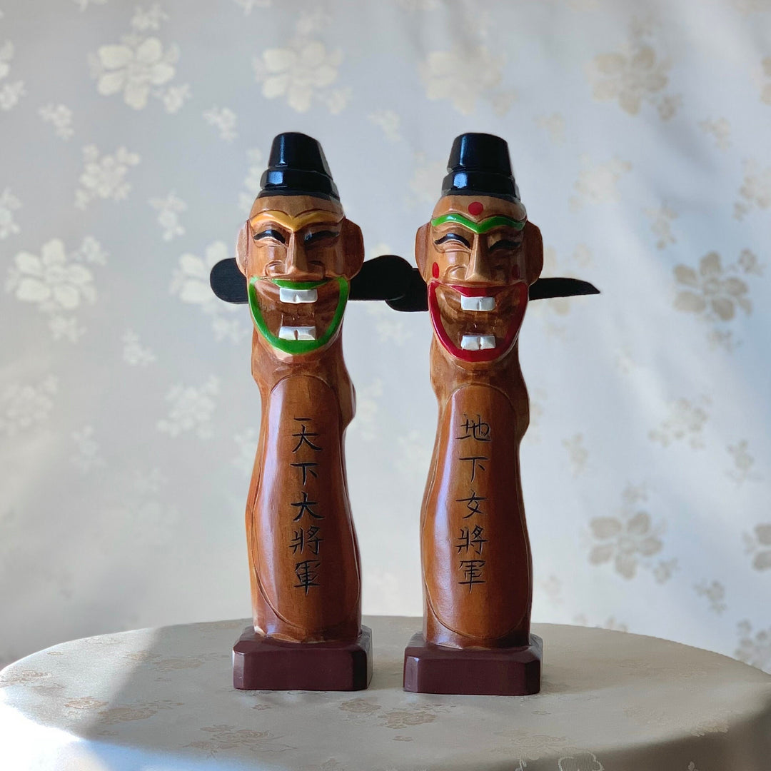 Holzfiguren-Set bestehend aus zwei Dorfwächtern für Glück und Glück (목재 ԉ승 천하, 지하 대xnxx)