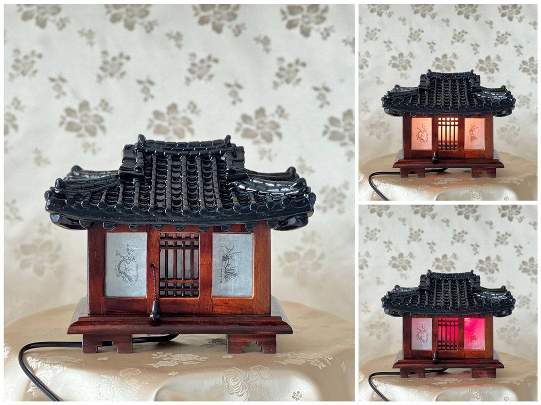 Wooden Tiled Roof House Shaped Wooden Accent Table Lamp Medium Size (한옥 기와집 램프)