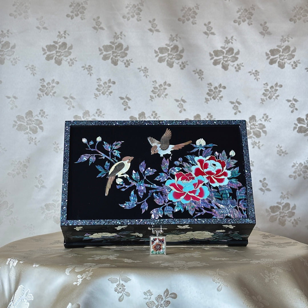 Mother-of-Pearl Jewelry Box: Sculpted Whole-Shell Birds and Peonies on Deep Black
