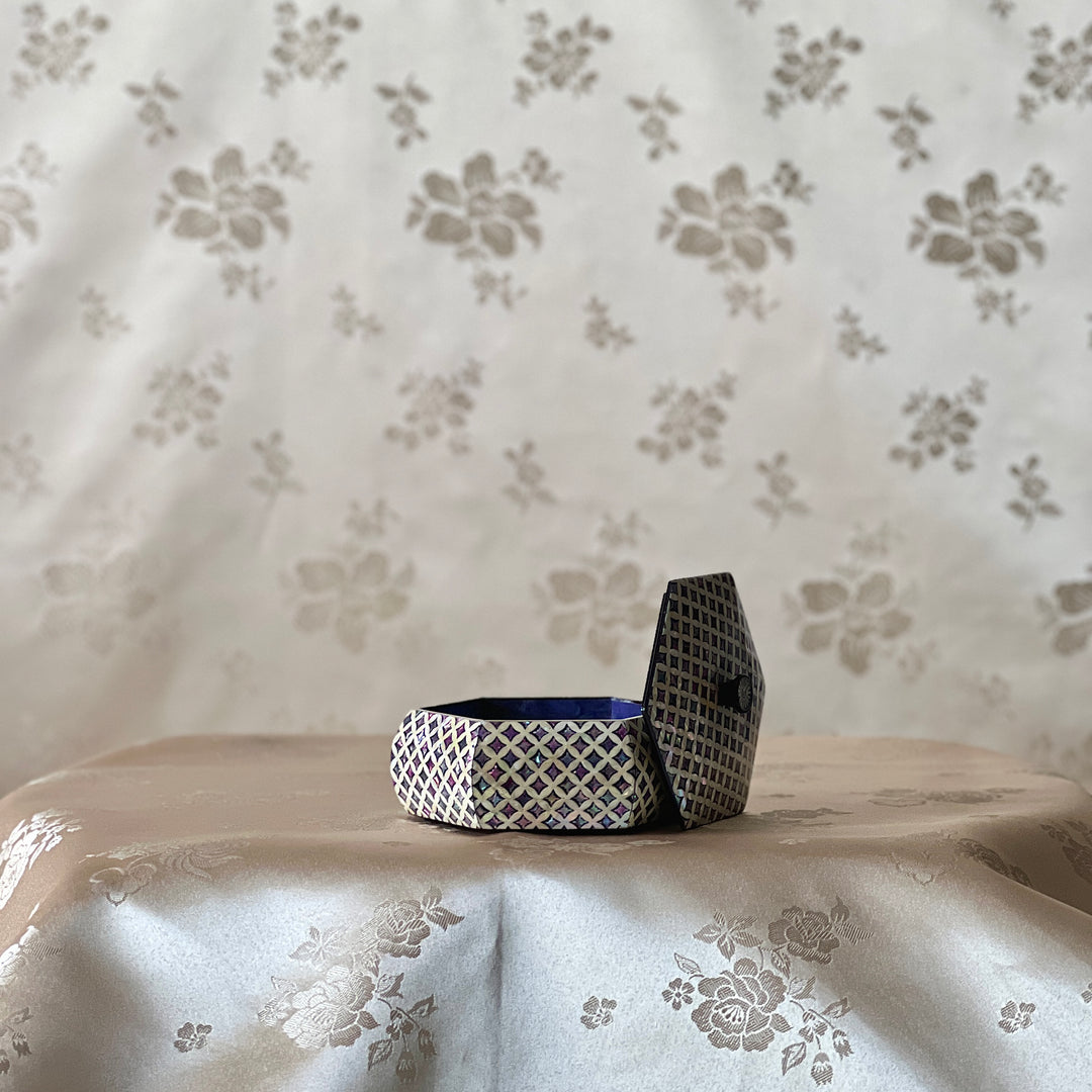 Mother-of-Pearl Hexagonal Mini Lidded Box: Chilbo Pattern