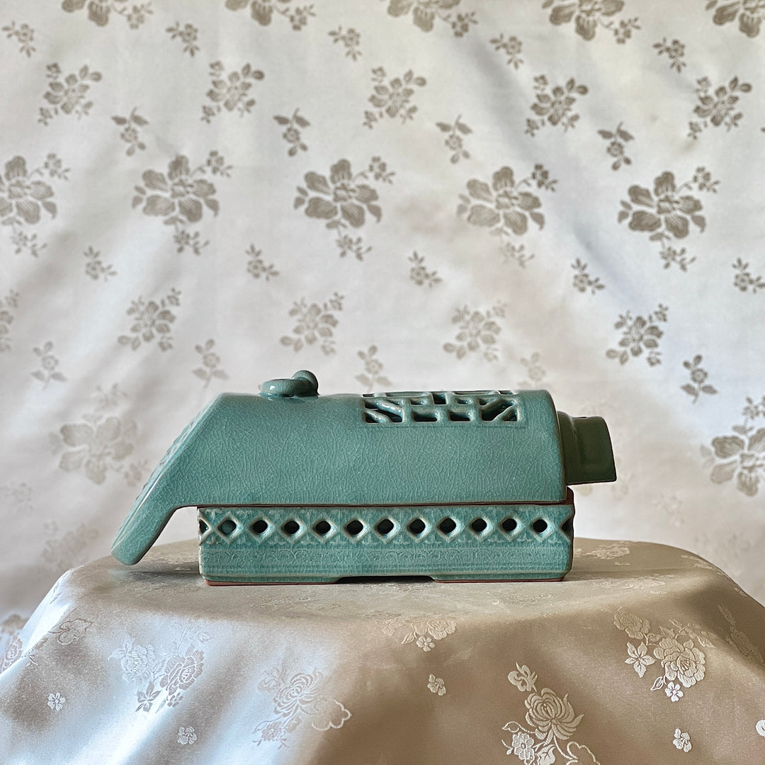 Celadon Lidded Box (Hap): Lotus Sumaksae Roof-Tile Motif