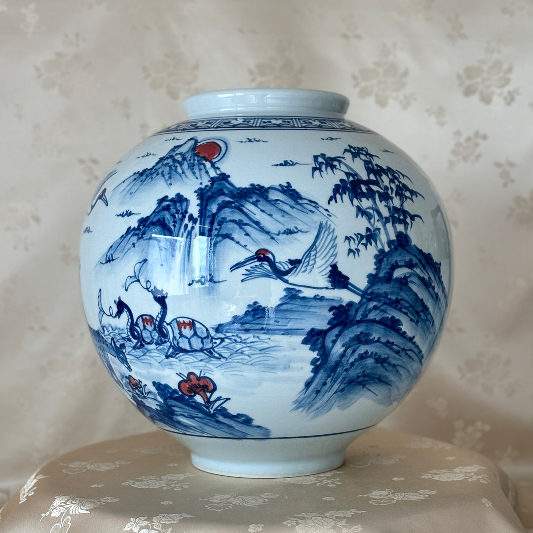 Blau-weiße Porzellanvase:, Motiv der Langlebigkeitssymbole