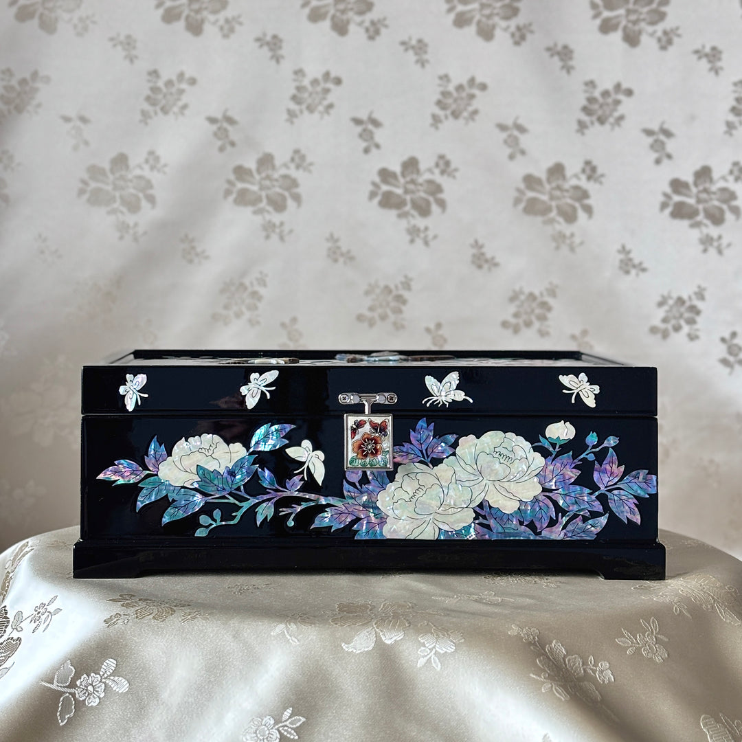 Mother-of-Pearl Jewelry Box: Sculpted Whole-Shell Birds and Peonies on Deep Black