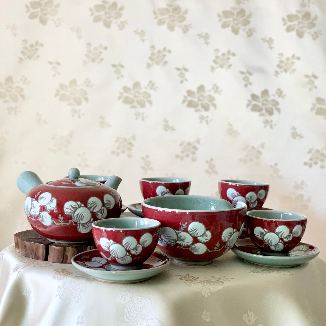 Red Celadon Tea Set for 5 People with Magnolia Pattern (청자 동화 목련문 5인 다기 세트)