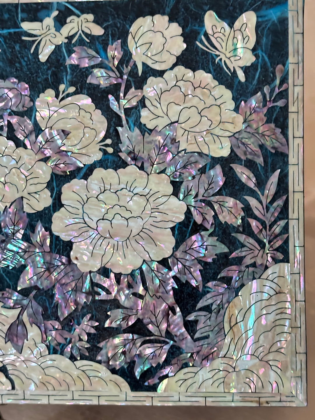 Mother of Pearl Jewelry Box: Butterfly and Peony Motif on Navy Hanji