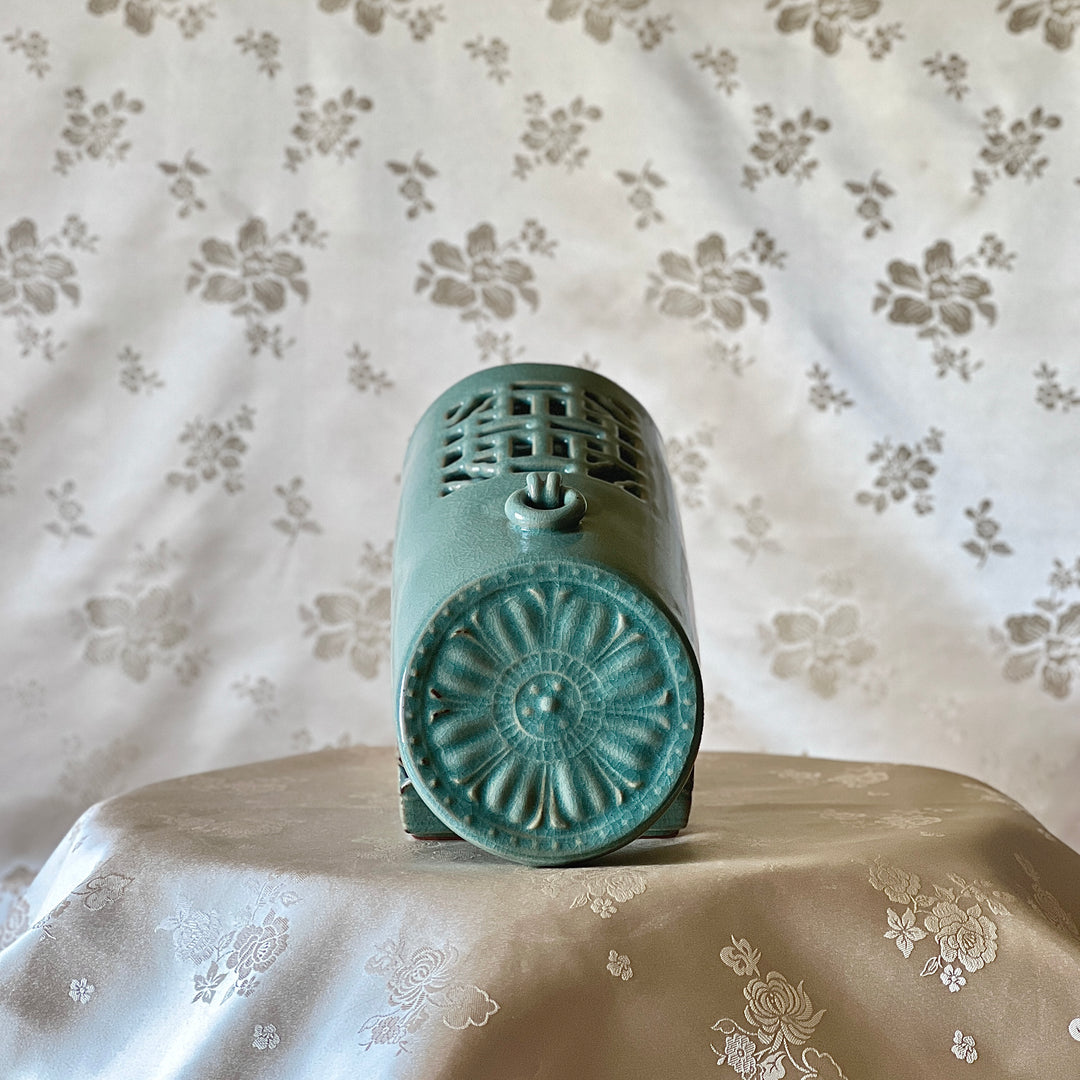Celadon Lidded Box (Hap): Lotus Sumaksae Roof-Tile Motif