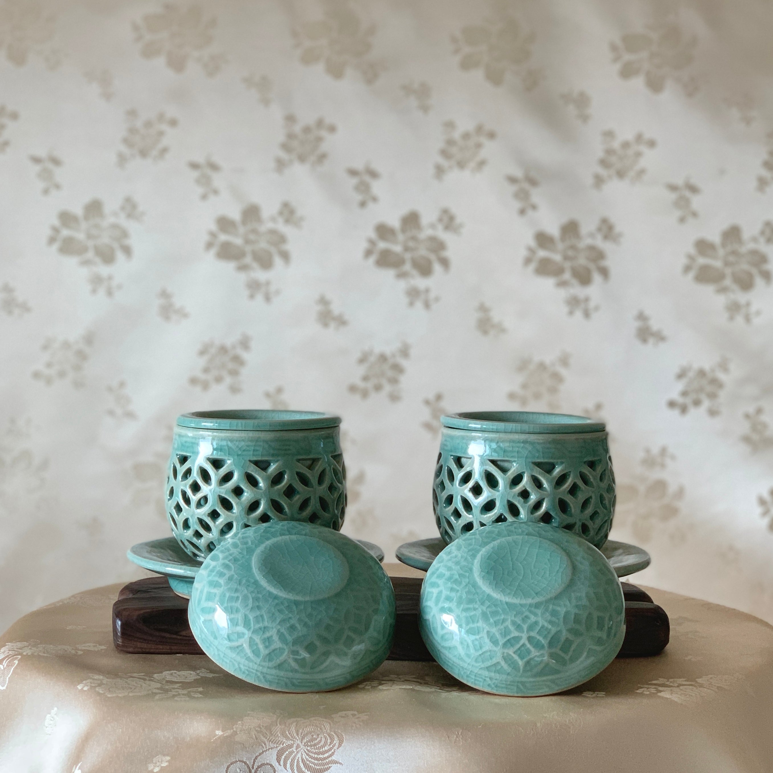 美術品・アンティーク・コレクション 陶器 蓋付き 壺 菊文様 染付