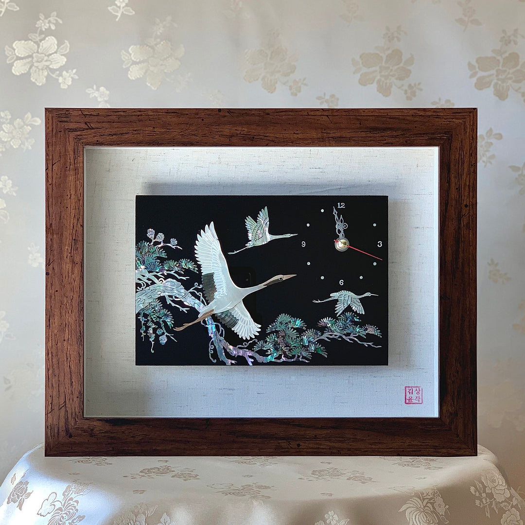 Mother of Pearl Craftwork with Pattern of Pine Tree, Cranes and Clock in Wooden Frame (자개 원패 송학문 시계 액자)
