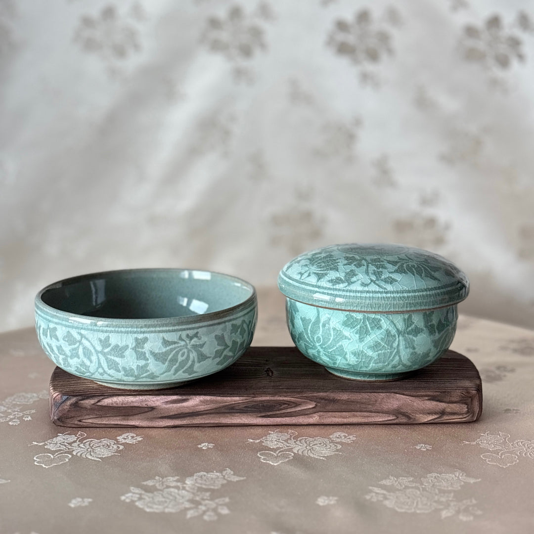 Celadon Bowl (Jubal) Set: White Slip Sgraffito with Peony Motif