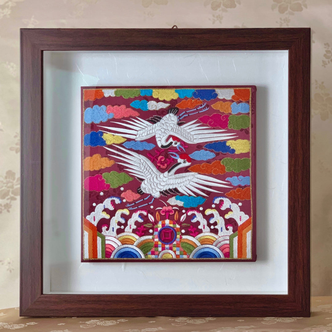Embroidery with Crane Pattern in Minor Damaged Wooden Frame (대형 쌍학흉배 손자수 액자)