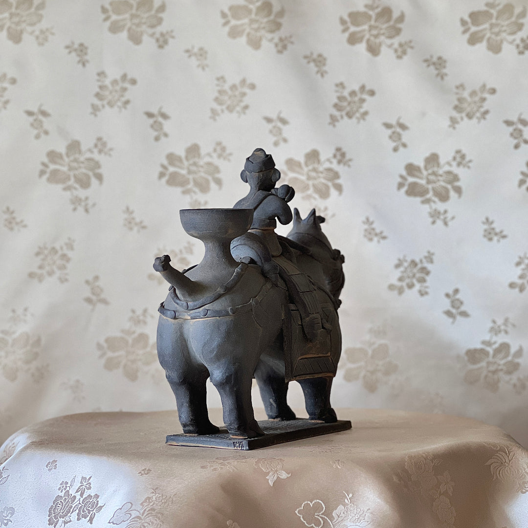 Silla Earthenware: Paired Horse-and-Rider Vessels with Master and Attendant Figures