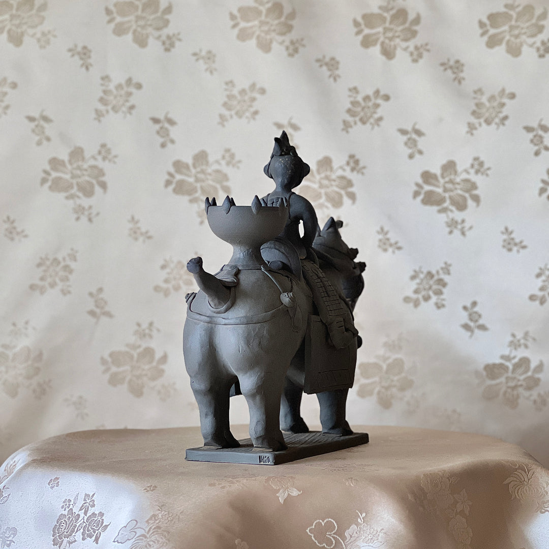 Silla Earthenware: Paired Horse-and-Rider Vessels with Master and Attendant Figures