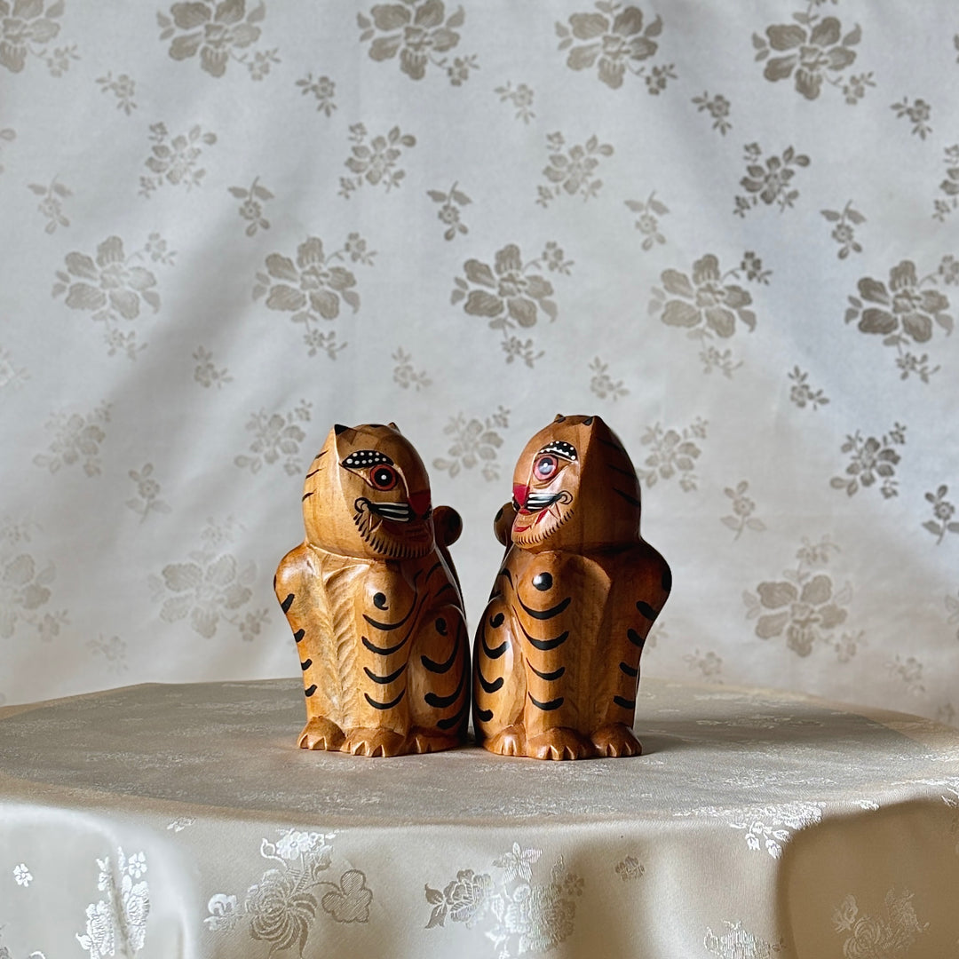 Grand-Size Folk Wooden Tiger Pair
