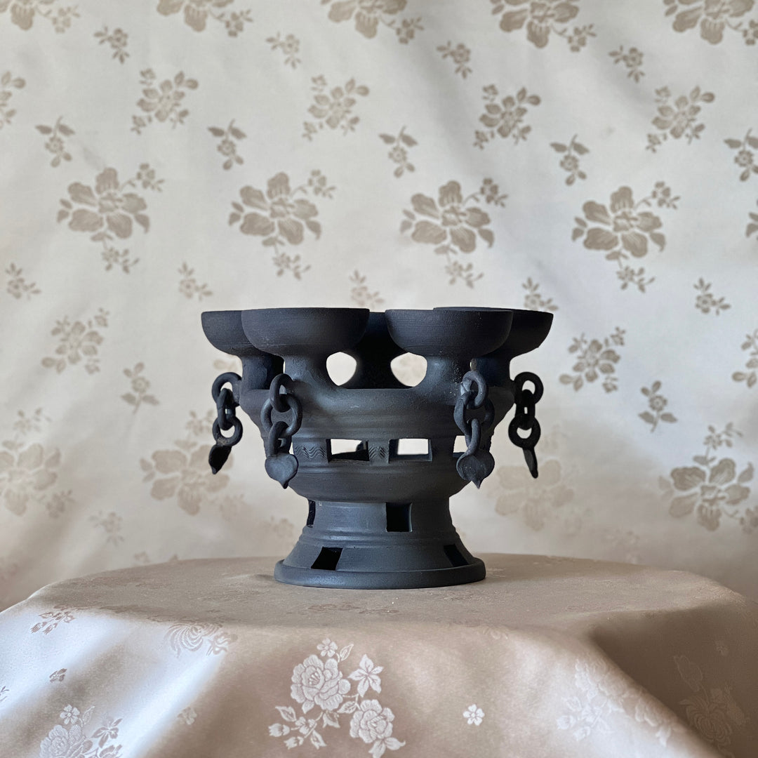 Silla Earthenware Five-Wick Oil Lamp: Ring-Ornamented Form