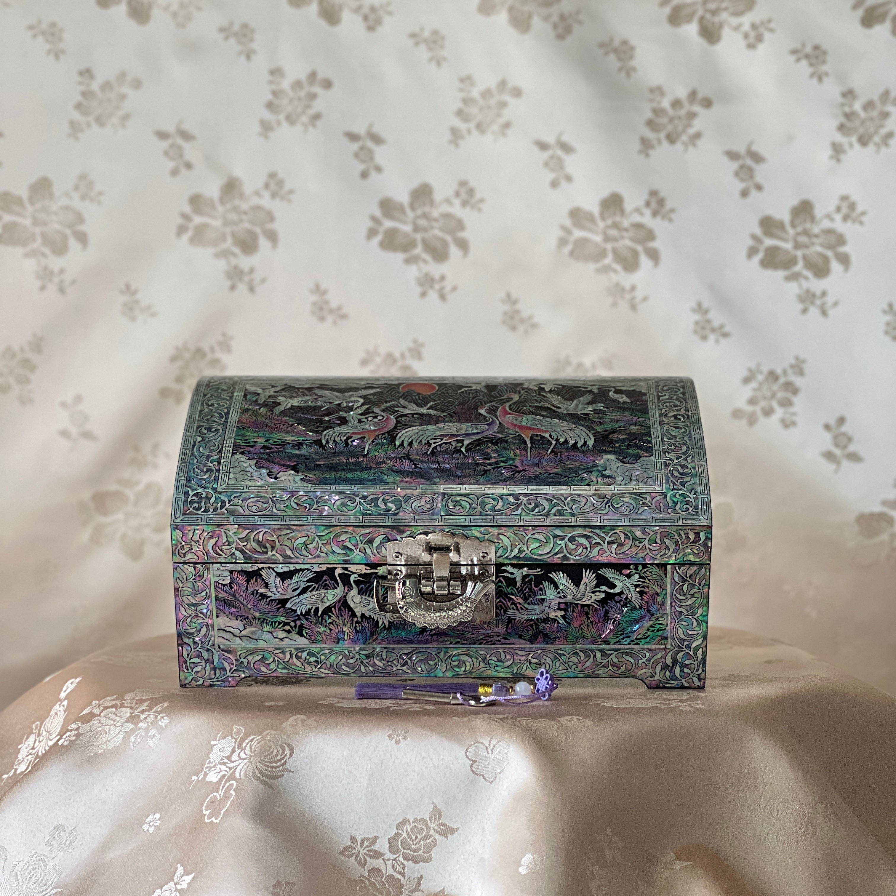 Mother-of-Pearl Jewelry Box: Mountain Landscape with Cranes – ArtinKo