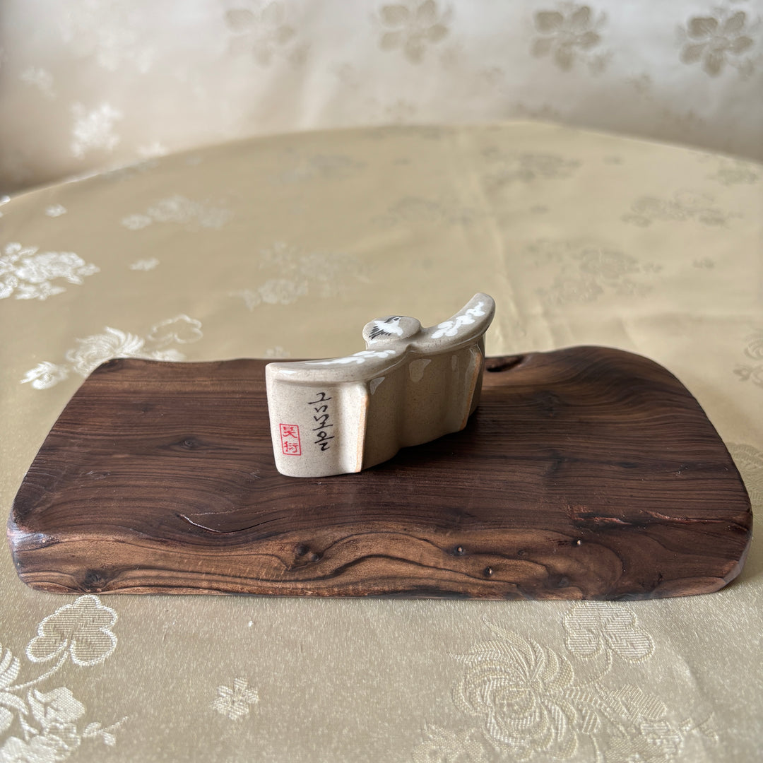 Buncheong Roof-Tile Utensil Rest Set with Inlaid Crane and Cloud Motif by Master Arisan