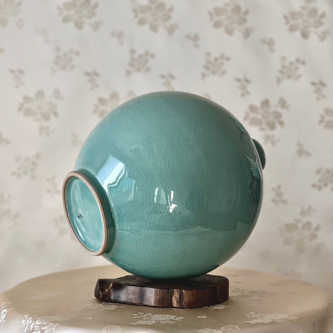 Celadon-Vase mit geprägtem Muster mit zwei Kranichen (청자 양각 쌍학문 호)